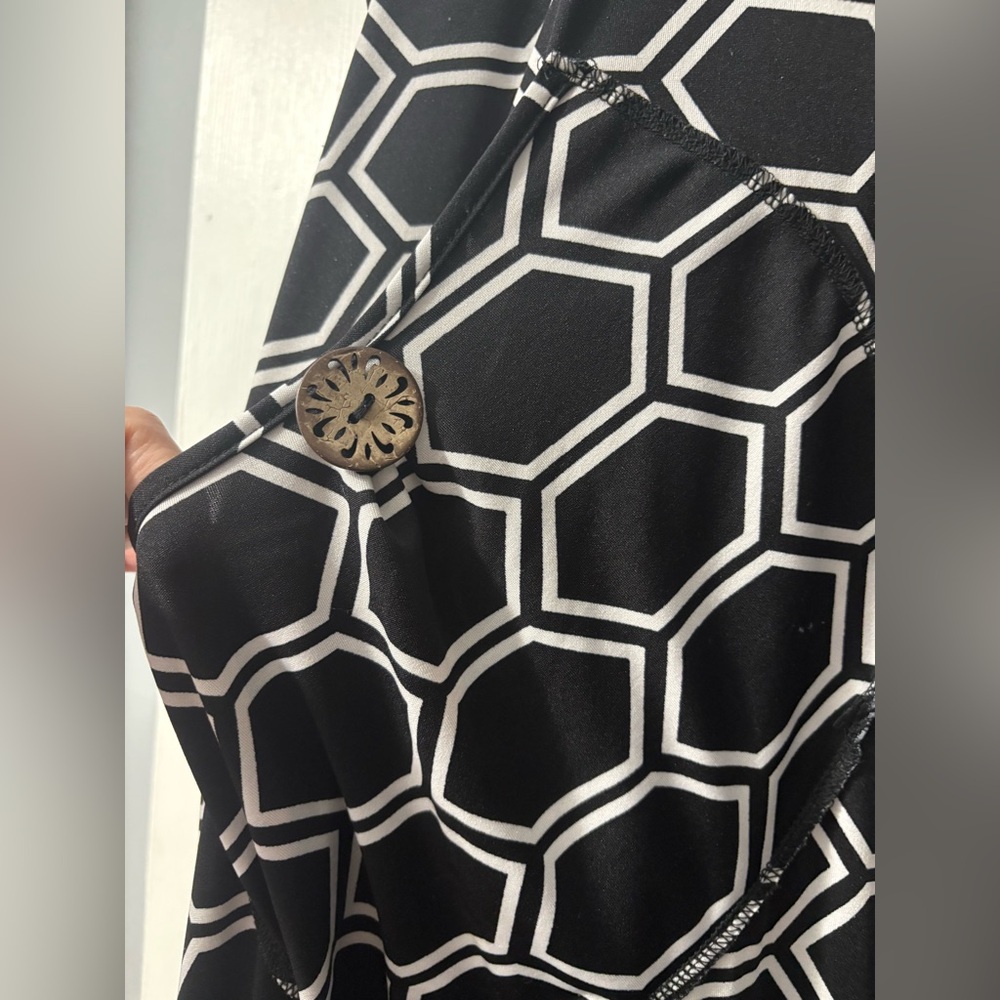 Beautiful honeycomb dress - Picture 2 of 7